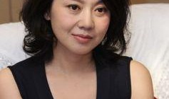 闫妮最新爆料照片,时尚魅力尽显